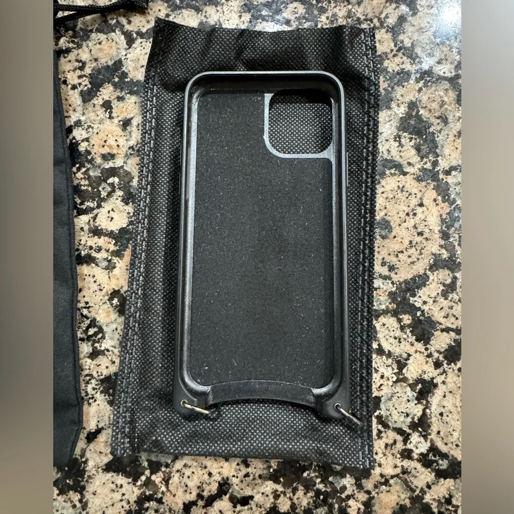 Bandolier IPhone 11 Pro EMMA case - black/pewter